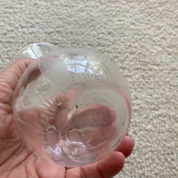 Thin European crystal small bud vase etched lily of valley - Picture 4 of 6